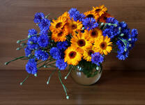 Ваза с летними герберами