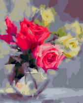 Прозрачная ваза с нежными розами