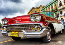 Старинный автомобиль на улице Кубы