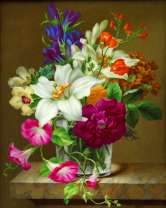 Ваза с букетом лилий, роз и колокольчиков