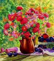 Ромашки и астры в вазе и сливы