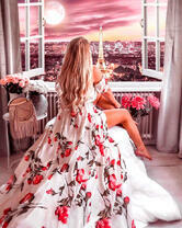 Девушка в нежном платье. Париж