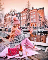 Пикник у городской реки