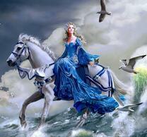 Женщина на белой лошади в море