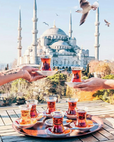 турецкий чай на фоне собора Святой Софии