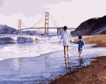 Прогулка по песчаному берегу с видом на Бруклинский мост