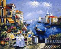 Уютный столик на крыльце в Венеции