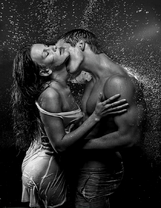 Страстный мокрый поцелуй