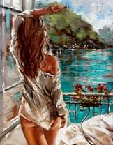 Девушка на террасе с видом на затоку