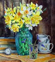 Букет нарциссов в зелёной вазе