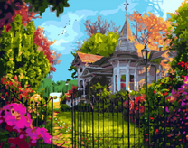 Небольшой домик среди цветочного сада