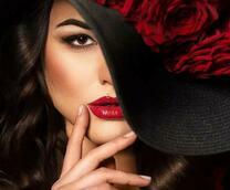 Роковая женщина в чёрной шляпе