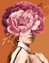 Стильная девушка с цветами на голове