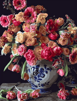 Садовый букет в фарфоровой вазе