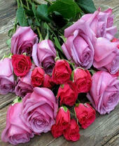 Нежный букет с разными розами