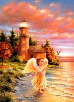 Ангелочек на берегу моря возле маяка