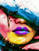 Портрет девушки с фиолетовыми губами