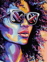 Оригинальный портрет кудрявой девушки