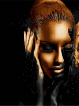 Портрет красивой девушка с золотым макияжем