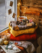 Чай с лимоном, теплая одежда и гирлянда