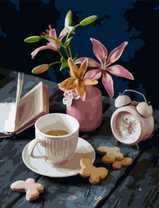 Букетик лилий и кофе с печеньем