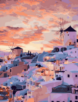 Красивый вид на вечерний курортный город