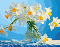 Букет нарциссов в прозрачном кувшине