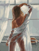 Обнаженная женщина в белой накидке