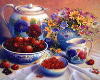 Натюрморт из ягод, кувшин и бцкет цветов