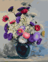 Разноцветный букет астр в синей вазе