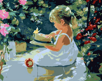 Маленькая девочка в саду среди цветов