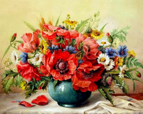 Большой полевой букет с маками, васильками и другими цветами