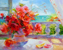 Букет роз на окне на фоне моря