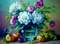 Пионы в стеклянной вазе