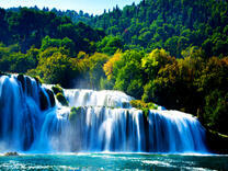 Большой каскадный водопад