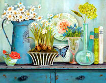 Нарциссы в кувшине и другие цветы на полке