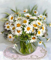 Прозрачная ваза с букетиком ромашек