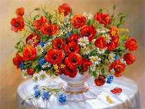 Белая ваза с ромашками и маками