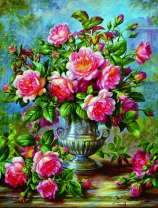 Бронзовая ваза с большим букетом роз