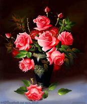 Черная ваза с букетом роз