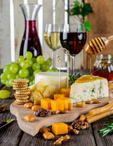 Сыр, орехи и вино