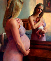 Будущая мама перед зеркалом