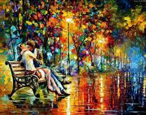 Нежный поцелуй в ночном парке