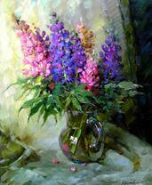 Прозрачный кувшин с букетом цветов