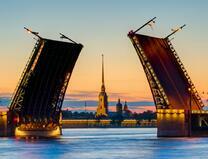 Мост и Петропавловский собор в Санкт-Петербурге