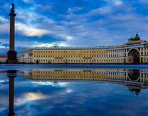 Отражение Зимнего двонца в воде