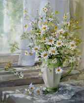 Белая ваза с милым букетом ромашек