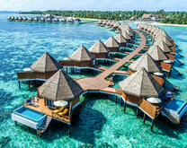 Кафе под зонтиками на тропическом острове