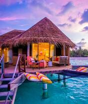 Бунгало на сваях в море