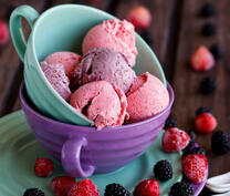 Мороженое с ягодами